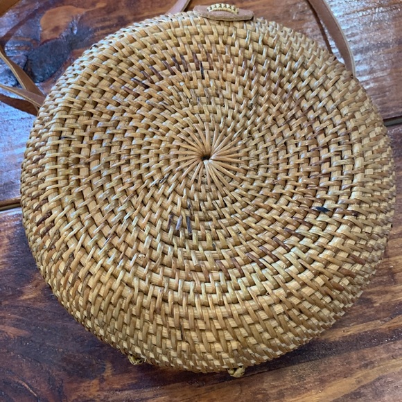 Collection Eighteen Round Rattan Crossbody Bag - Picture 8 of 13